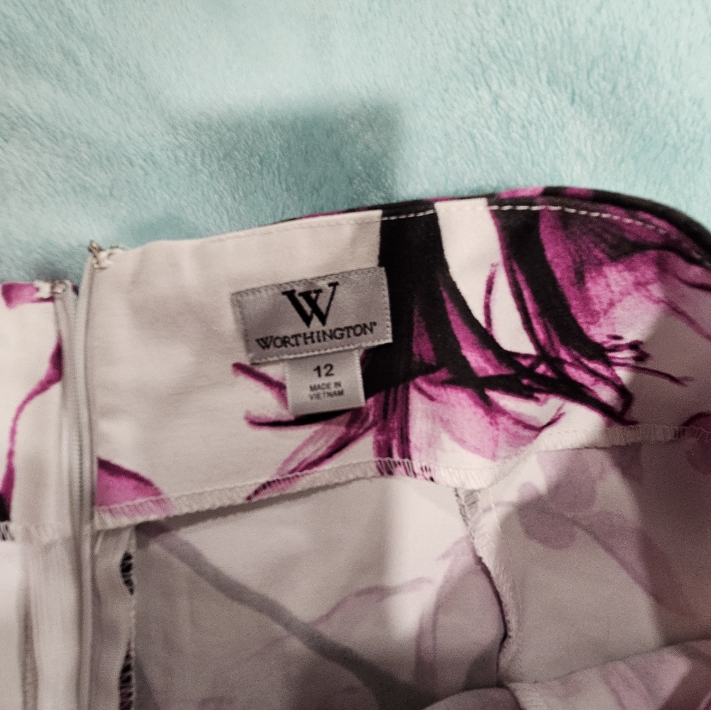 Worthington Very Berry Sz 12  Floral Purple White Pencil Skirt